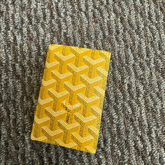 Yellow Saint-Pierre Card Wallet - Picture 1 of 9